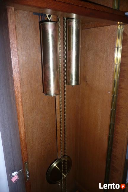 Zegar stojący firmy Kieninger z roku 1930.