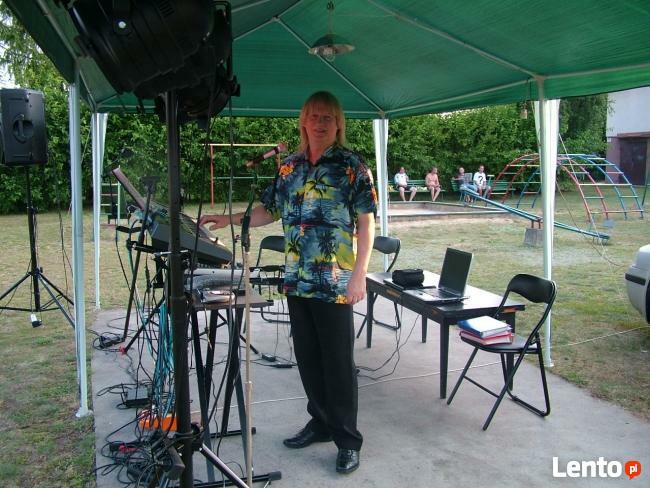 DJ oraz muzyk grający oraz śpiewający na żywo / Dwa w jednym