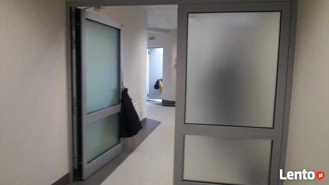 Oklejanie szyb folią mleczną, mrożoną, piaskową, matowa