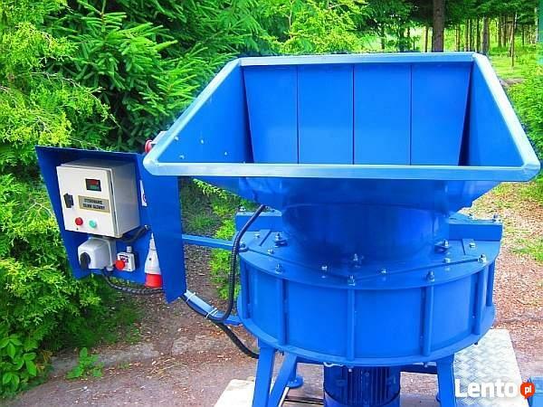 RĘBAKOMŁYN NOŻOWO BIJAKOWY z dwoma zasypami. Moc 15 kW