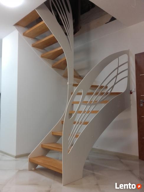 Nowoczesne schody drewniane i stalowe.