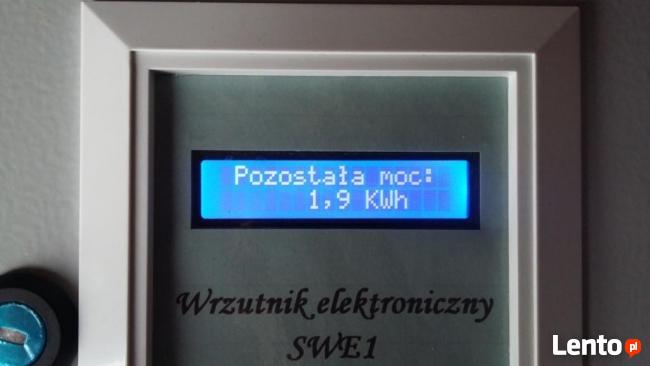 Energia elektryczna za pieniądze i monety zapłać i korzystaj