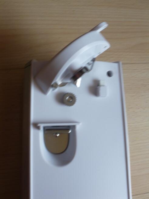 ELEKTRYCZNY OTWIERACZ DO PUSZEK i butelek.