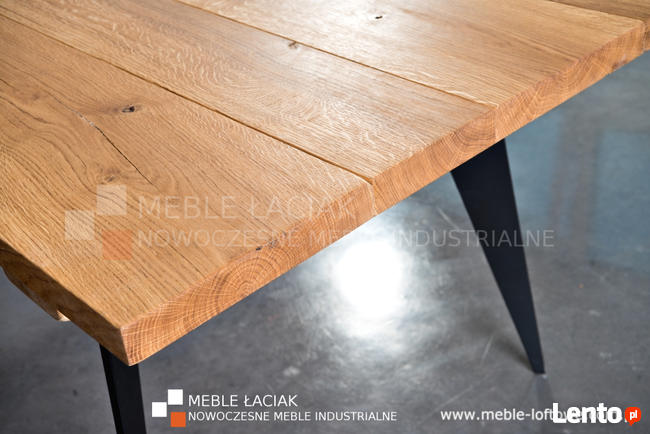 Stół dębowy, fazowany. Nogi z płaskownika. Nr kat. 444.