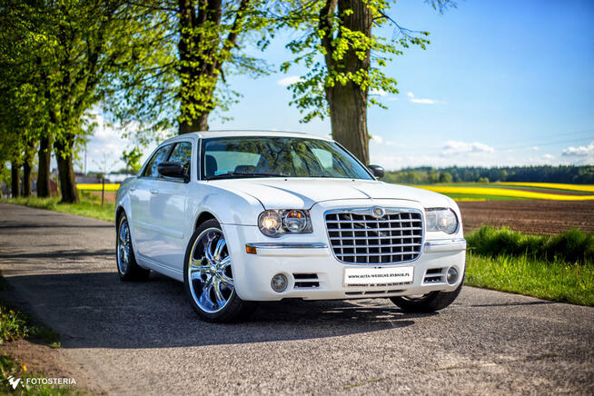 Auto do ślubu chrysler biały limuzyna