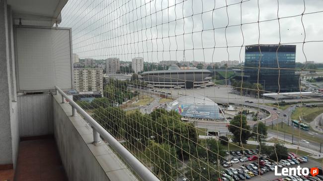 Siatka przeciw gołębiom na balkon. Siatka na balkon.