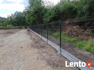 Ogrodzenie panelowe na podmurówce - montaż