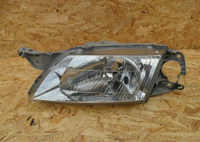 M8H Mazda Premacy 1999- przed liftem reflektor lewy