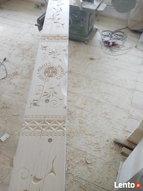 belki rzeżbione krokwie