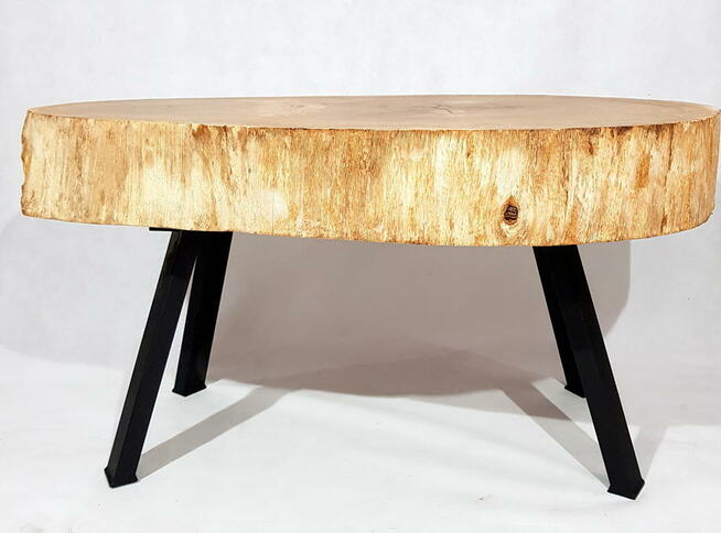 Stolik kawowy z plastra drewna