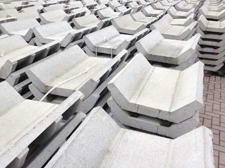 korytko betonowe kablowe z pokrywą.