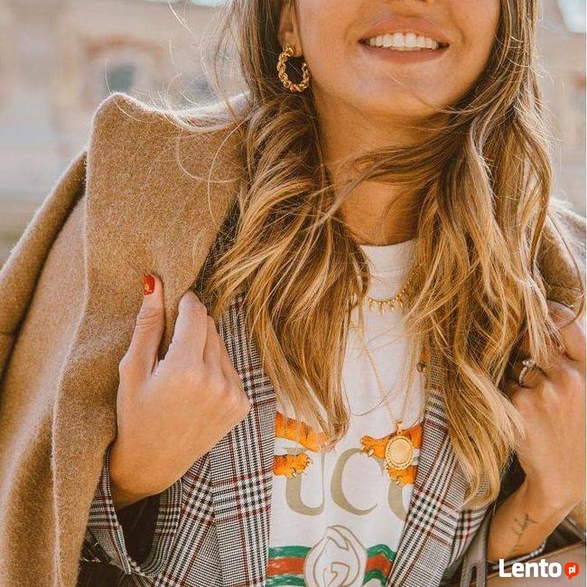 Atrakcyjna kobieta z klasą szuka pracy dobrze płatnej