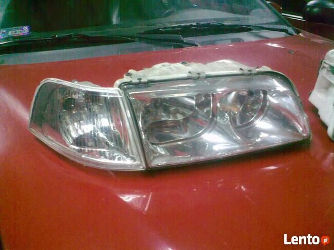 Prawy kierunkowskaz Volvo s,v 40 2000r lift