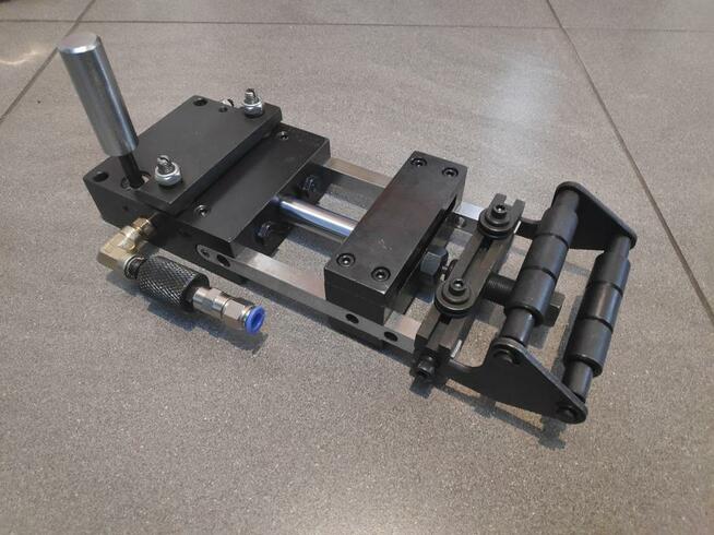 Podajnik pneumatyczny do blachy 80x80mm