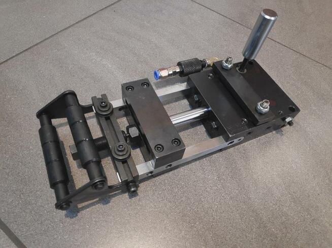 Podajnik pneumatyczny do blachy 80x80mm