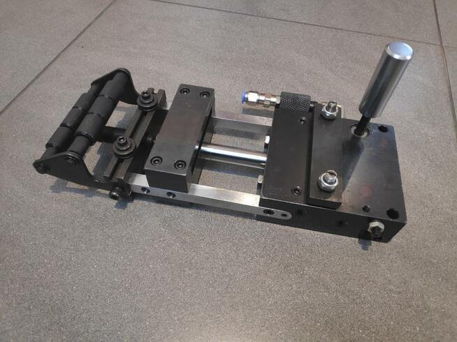 Podajnik pneumatyczny do blachy 80x80mm