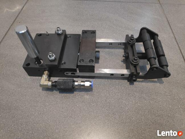 Podajnik pneumatyczny do blachy 80x80mm