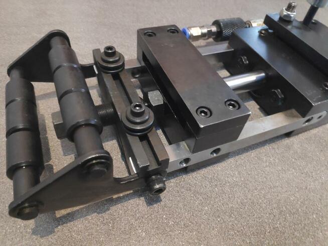 Podajnik pneumatyczny do blachy 80x80mm