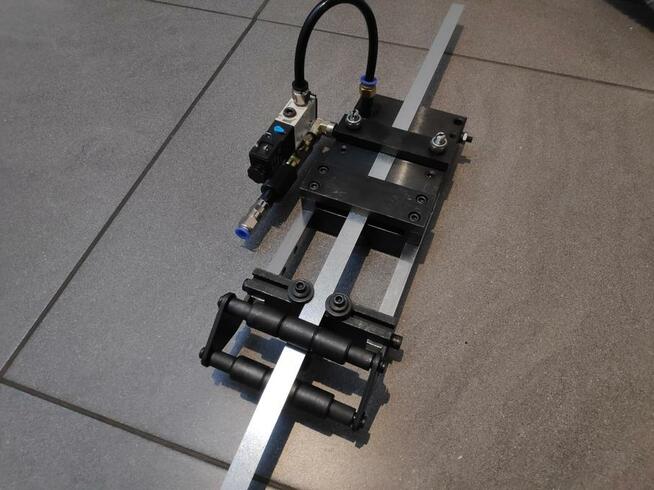 Podajnik pneumatyczny do blachy 80x80mm