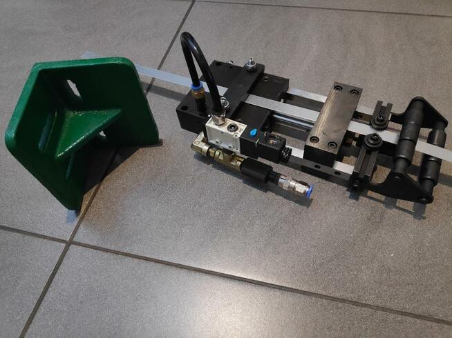 Podajnik pneumatyczny do blachy 80x80mm