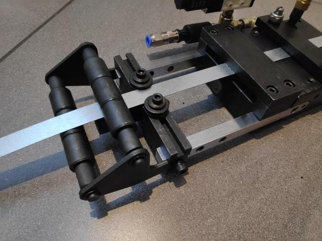 Podajnik pneumatyczny do blachy 80x80mm