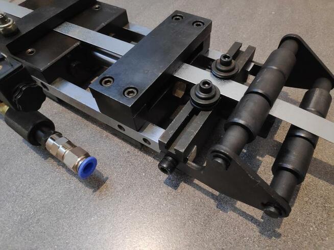 Podajnik pneumatyczny do blachy 80x80mm