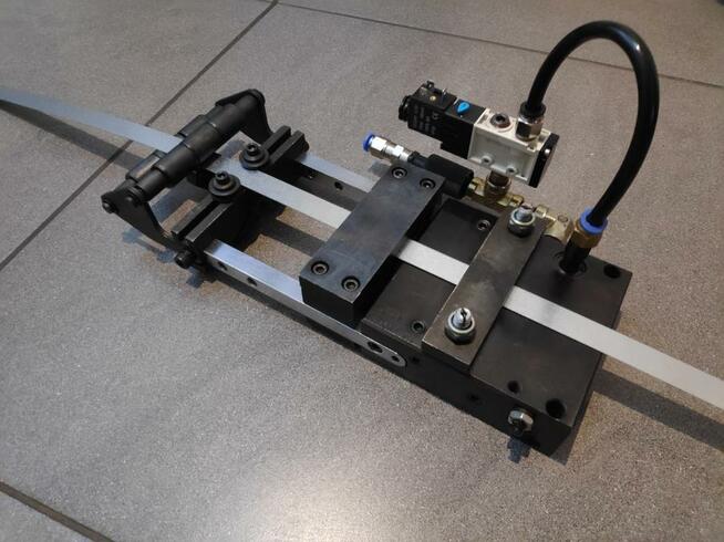 Podajnik pneumatyczny do blachy 80x80mm