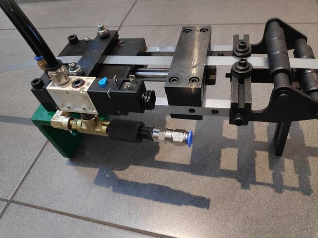 Podajnik pneumatyczny do blachy 80x80mm