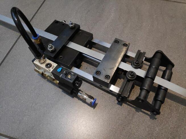 Podajnik pneumatyczny do blachy 80x80mm