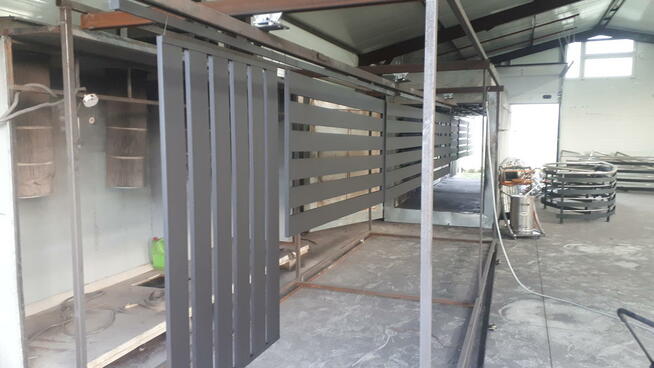 Ogrodzenia aluminiowe, malowanie proszkowe balustrady