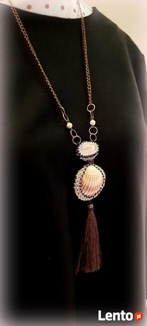 wisior z chwostem muszla i marmur, prezent dla kobiety