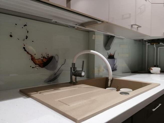 Sanglas | Sanok - Producent Paneli Szklanych z grafiką