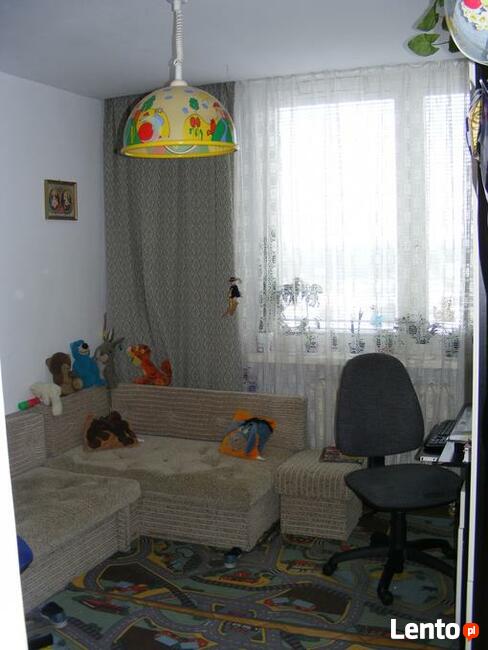 Do wynajęcia jeden pokój (18,3 m2) w mieszkaniu 55 m2 Bródno