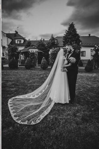 Suknia ślubna+welon śnieżna biel, gipiura włoska