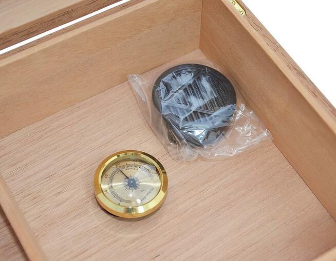 Unikatowe humidory na cygara cedrowe KUP TERAZ !