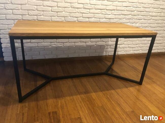Stół z dębowym blatem i metalowymi nogami w stylu loft