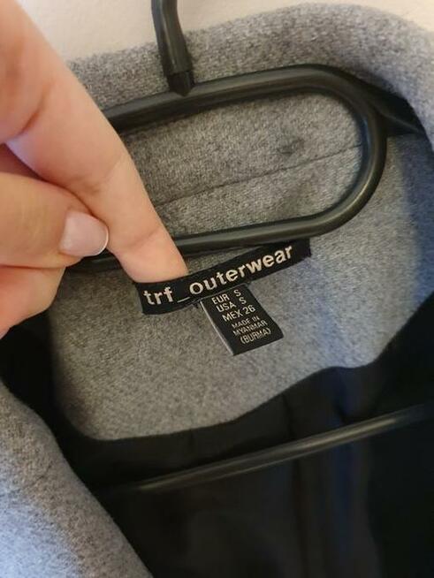 Szary płaszcz trf outerwear