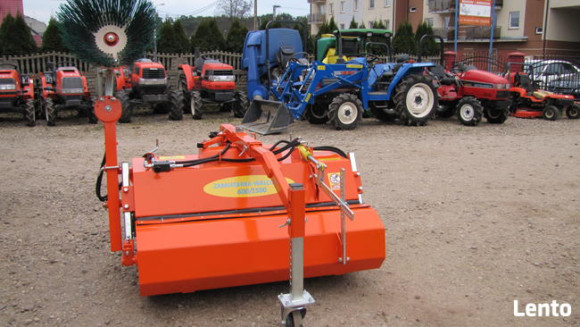 Zamiatarka z koszem zaczep komunalny na trójkącie