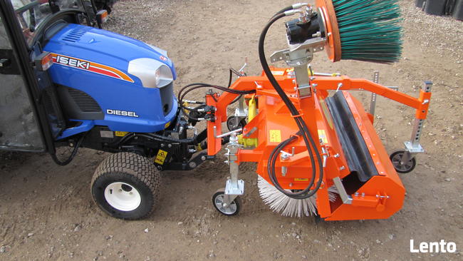 Zamiatarka z koszem zaczep komunalny na trójkącie