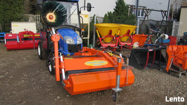 Zamiatarka z koszem zaczep komunalny na trójkącie