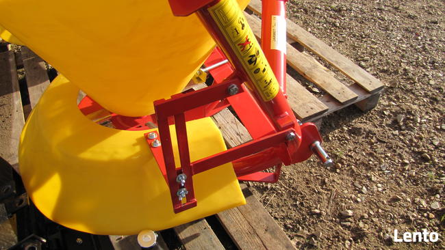 Rozsiewacz nawozów, posypywarka piasku, soli, solarka