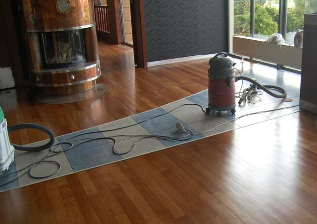 Parkiet -Cyklinowanie, układnie podłóg - renowacja schodów.