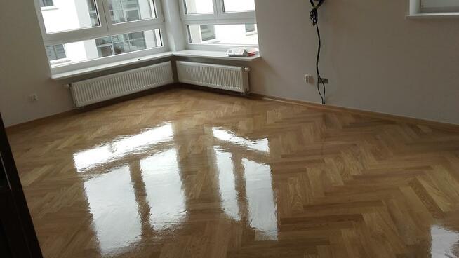 Parkiet -Cyklinowanie, układnie podłóg - renowacja schodów.