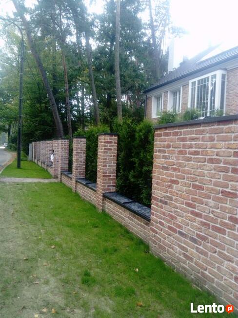 Murowanie cegieł ogrodzenie i elewacji