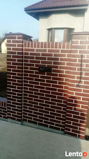 Murowanie cegieł ogrodzenie i elewacji
