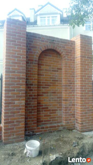 Murowanie cegieł ogrodzenie i elewacji