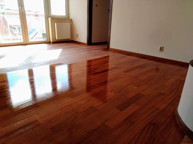 Parkiet -Cyklinowanie, układnie podłóg - renowacja schodów.