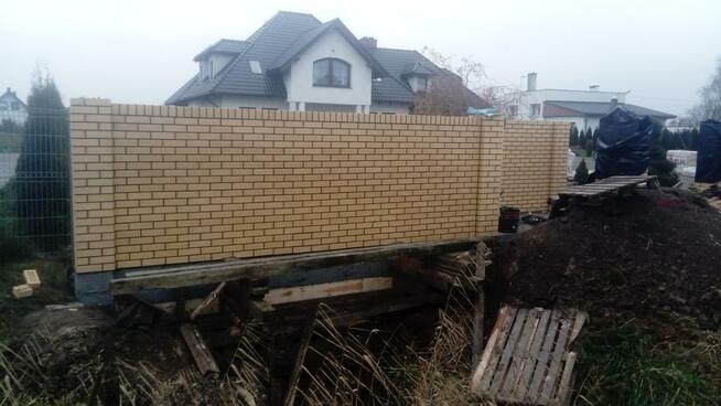 Murowanie cegieł ogrodzenie i elewacji
