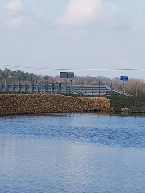 Antyerozyjne zabezpieczenie skarp ziemnych stawów jezior