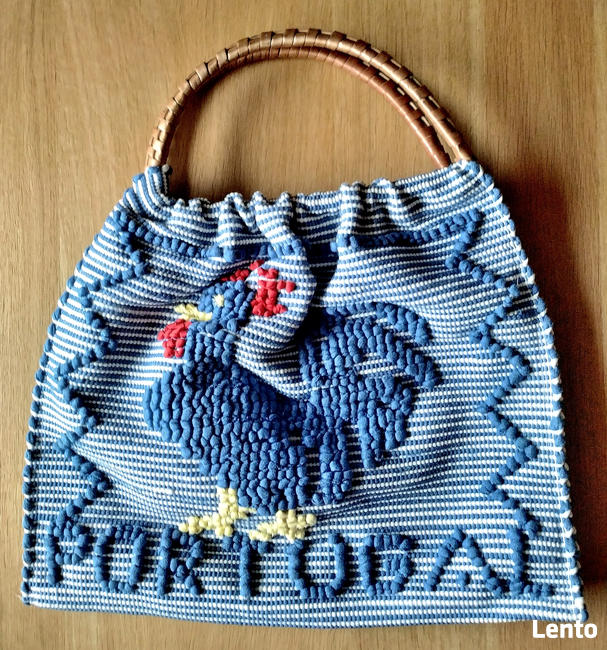 Portugalska tkana torba z kogutem i ratanowymi rączkami